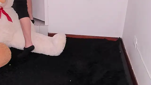 Snapshot of rousesuly chatting on January 10, 10:25 pm rousesuly online show from January 10, 10:25 pm