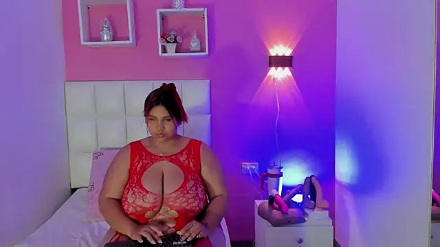 Alanna hot3 online show from April 24, 7:38 pm