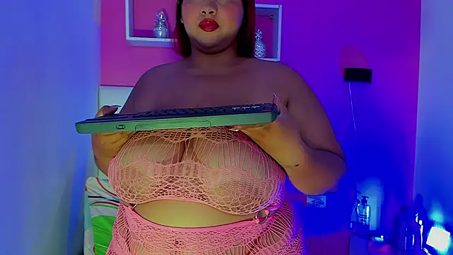 Alanna hot3 online show from June 18, 8:02 pm