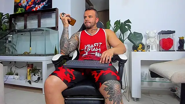 Johnnygrayson1 online show from November 2, 11:51 pm