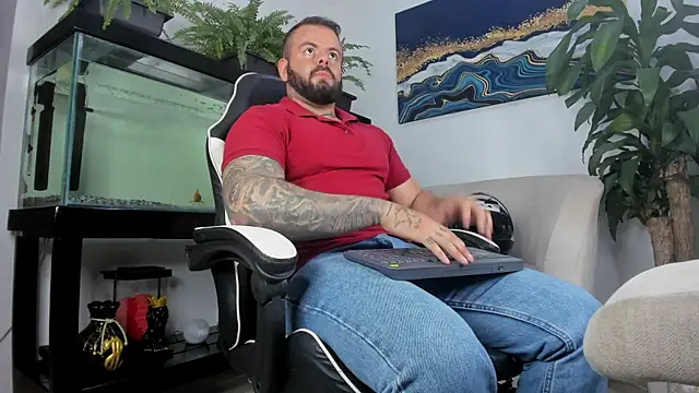 Johnnygrayson1 online show from August 4, 11:40 pm
