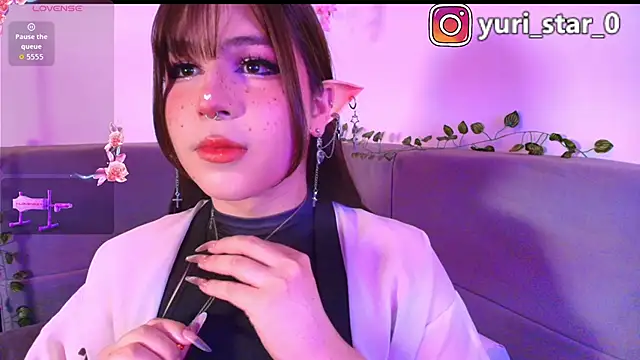 Snapshot of Yuri_Stars chatting on November 15, 4:21 am Yuri Stars online show from November 15, 4:21 am