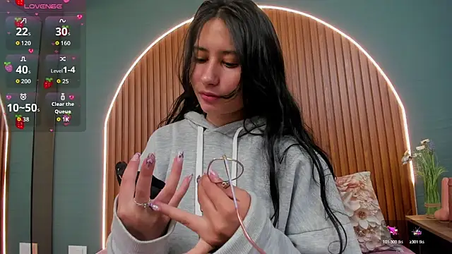 Snapshot of NayeCloud chatting on October 29, 3:31 am NayeCloud online show from October 29, 3:31 am