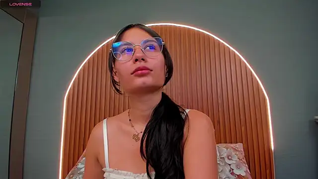 Snapshot of NayeCloud chatting on November 22, 3:49 am NayeCloud online show from November 22, 3:49 am