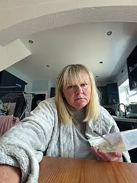 chloefeel online show from June 15, 11:12 am