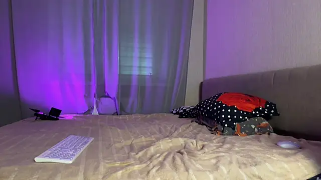 weshycouple online show from November 10, 7:24 pm