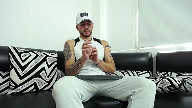 tommycash 777 online show from July 28, 3:54 pm