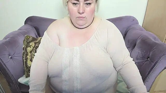 Snapshot of fashiona chatting on November 1, 9:44 am fashiona online show from November 1, 9:44 am