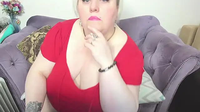 Snapshot of fashiona chatting on November 18, 9:58 am fashiona online show from November 18, 9:58 am