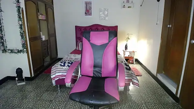 danielle rose 1 online show from March 18, 8:15 pm