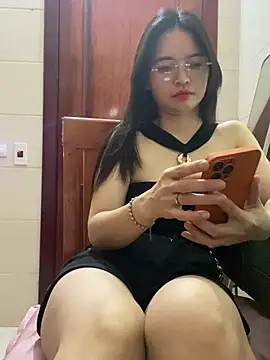 Snapshot of LiLi-Kirix99 chatting on June 1, 8:32 pm LiLi-Kirix99 online show from June 1, 8:32 pm