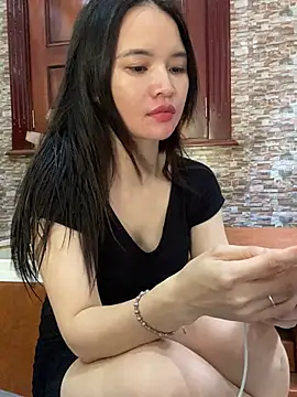 Snapshot of LiLi-Kirix99 chatting on June 14, 2:24 am LiLi-Kirix99 online show from June 14, 2:24 am