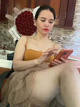 Snapshot of LiLi-Kirix99 chatting on July 8, 7:35 am LiLi-Kirix99 online show from July 8, 7:35 am