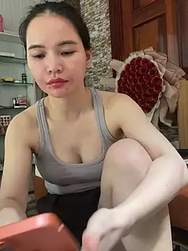Snapshot of LiLi-Kirix99 chatting on July 10, 7:56 am LiLi-Kirix99 online show from July 10, 7:56 am