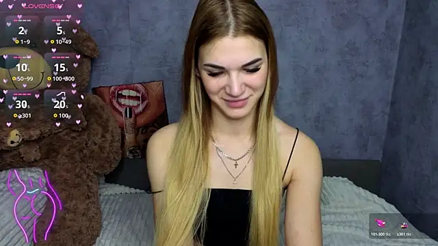 Snapshot of Hellen_Moore chatting on October 29, 12:13 am Hellen Moore online show from October 29, 12:13 am