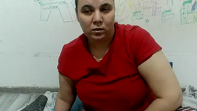 Snapshot of VixenBya chatting on January 18, 8:40 am VixenBya online show from January 18, 8:40 am