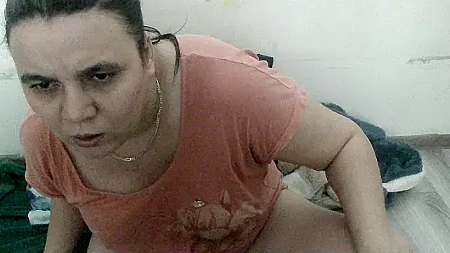 Snapshot of VixenBya chatting on March 4, 8:20 am VixenBya online show from March 4, 8:20 am