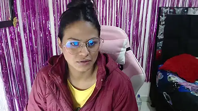 SweetAlmaa online show from April 30, 9:59 am