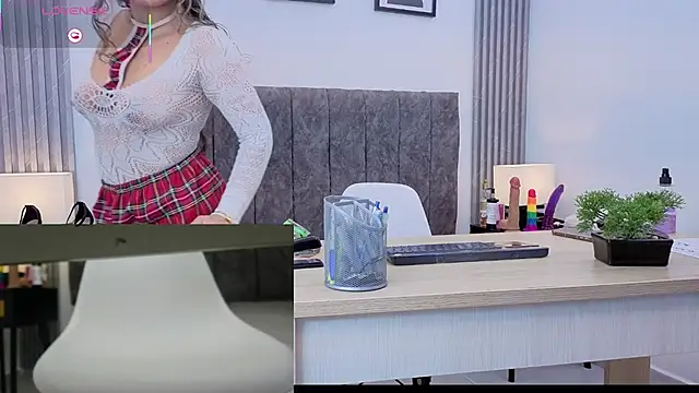 Snapshot of Ema_Stone65 chatting on December 3, 10:08 pm Ema Stone65 online show from December 3, 10:08 pm