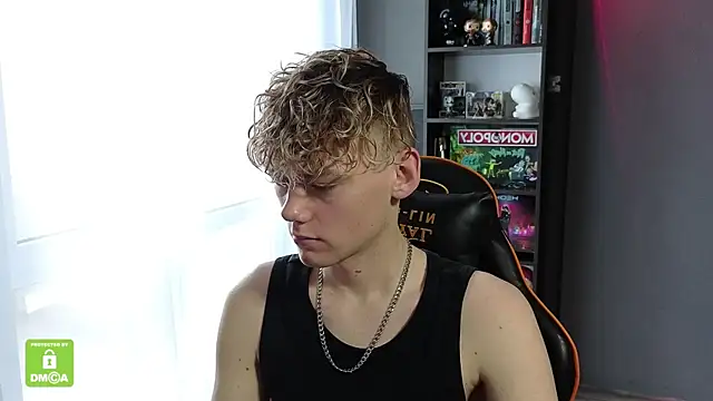 Snapshot of Keytaro chatting on October 31, 10:49 am Keytaro online show from October 31, 10:49 am