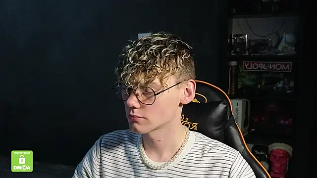 Snapshot of Keytaro chatting on November 28, 9:23 am Keytaro online show from November 28, 9:23 am