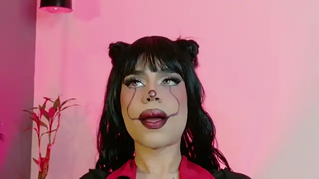 Snapshot of LucyGiraldo chatting on November 1, 1:18 am LucyGiraldo online show from November 1, 1:18 am