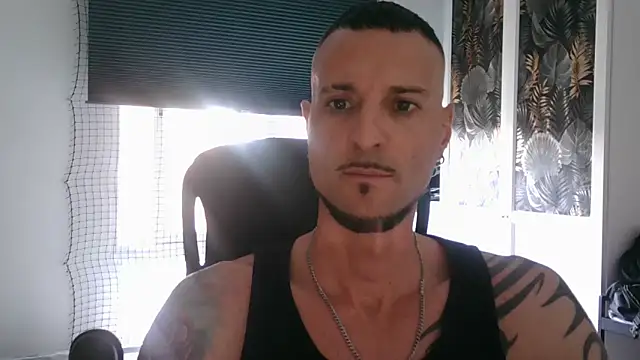 Snapshot of gabrielsaiyann chatting on February 18, 4:14 pm gabrielsaiyann online show from February 18, 4:14 pm