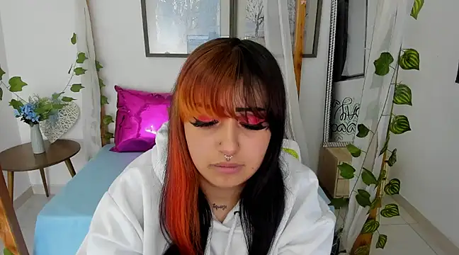 lussyevans24 online show from February 5, 7:50 am