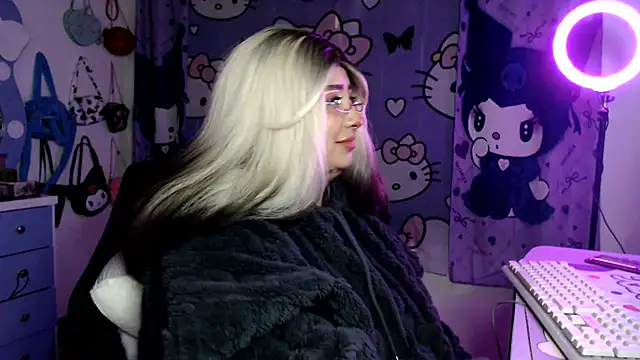 lussyevans24 online show from March 15, 3:45 am