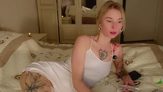 Snapshot of blondy_room chatting on December 21, 5:31 pm blondy room online show from December 21, 5:31 pm