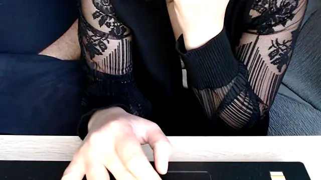 Snapshot of margotgra82 chatting on November 11, 3:34 pm margotgra82 online show from November 11, 3:34 pm