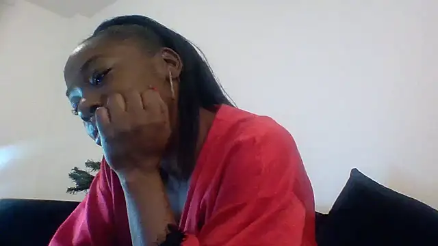 Snapshot of Cinderella_Jewels_ chatting on December 14, 10:03 pm Cinderella Jewels online show from December 14, 10:03 pm