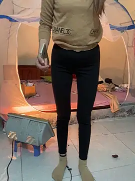 Snapshot of PussyWet_ chatting on November 4, 5:06 am PussyWet online show from November 4, 5:06 am