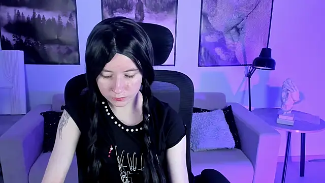 Snapshot of LexiWenford chatting on December 4, 9:07 am LexiWenford online show from December 4, 9:07 am