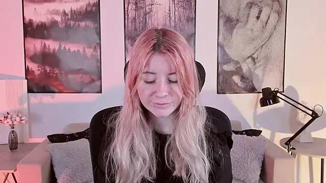 Snapshot of LexiWenford chatting on December 11, 3:35 am LexiWenford online show from December 11, 3:35 am