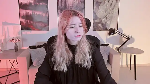 Snapshot of LexiWenford chatting on December 11, 6:36 am LexiWenford online show from December 11, 6:36 am