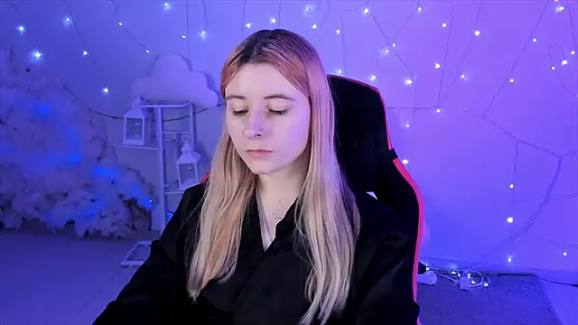 Snapshot of LexiWenford chatting on December 17, 6:24 am LexiWenford online show from December 17, 6:24 am