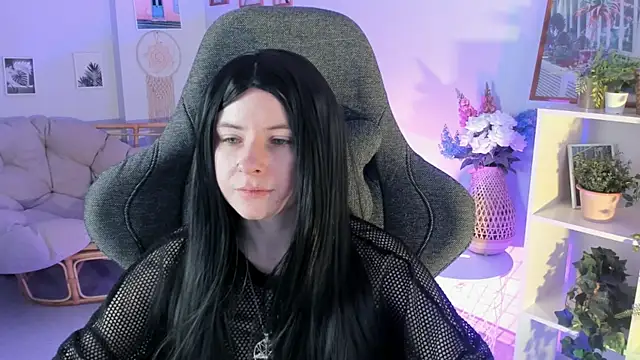 Snapshot of LexiWenford chatting on December 18, 3:04 am LexiWenford online show from December 18, 3:04 am