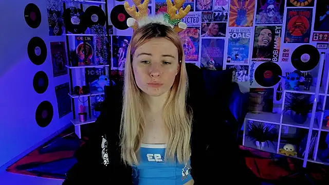 Snapshot of LexiWenford chatting on December 27, 9:28 am LexiWenford online show from December 27, 9:28 am