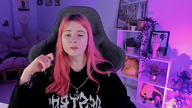 Snapshot of LexiWenford chatting on December 29, 5:42 am LexiWenford online show from December 29, 5:42 am