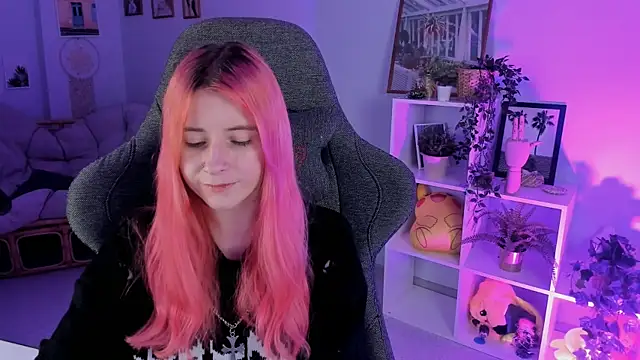 Snapshot of LexiWenford chatting on December 29, 8:44 am LexiWenford online show from December 29, 8:44 am