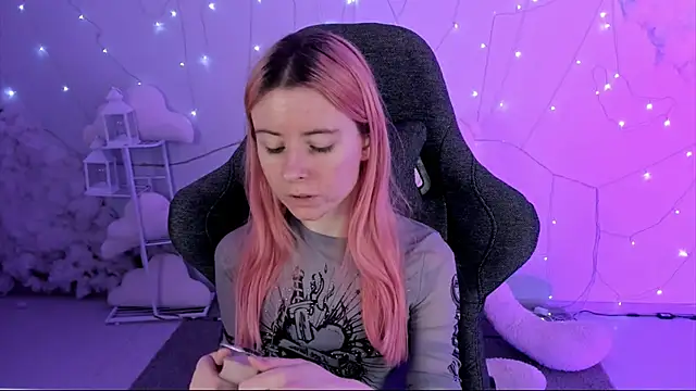 Snapshot of LexiWenford chatting on January 14, 2:50 am LexiWenford online show from January 14, 2:50 am