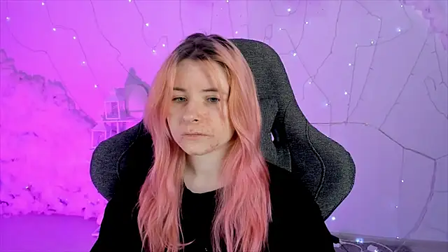 Snapshot of LexiWenford chatting on January 28, 2:43 am LexiWenford online show from January 28, 2:43 am