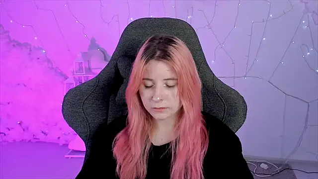 Snapshot of LexiWenford chatting on January 28, 8:57 am LexiWenford online show from January 28, 8:57 am