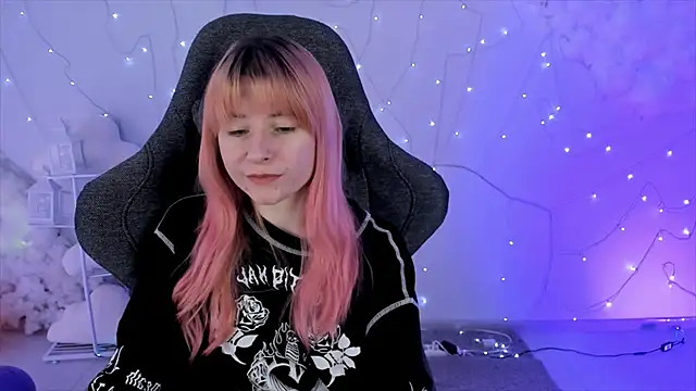 Snapshot of LexiWenford chatting on February 7, 5:52 am LexiWenford online show from February 7, 5:52 am