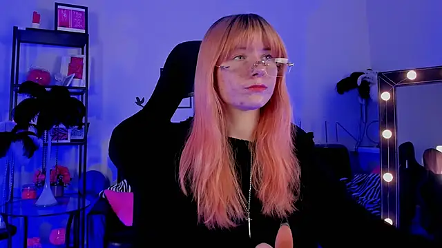 Snapshot of LexiWenford chatting on February 20, 9:22 am LexiWenford online show from February 20, 9:22 am