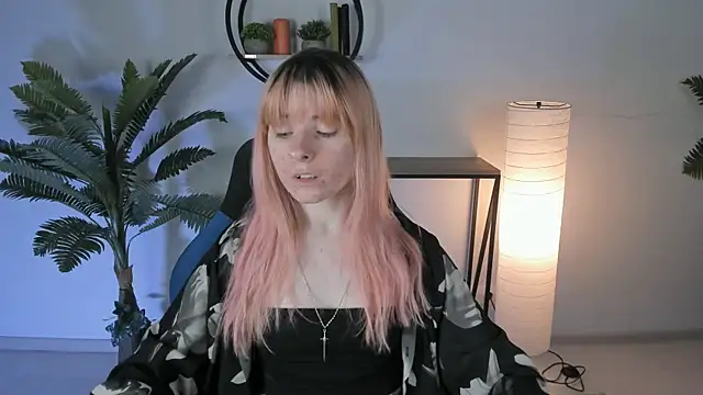 Snapshot of LexiWenford chatting on February 21, 2:50 am LexiWenford online show from February 21, 2:50 am