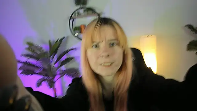 Snapshot of LexiWenford chatting on February 24, 2:51 am LexiWenford online show from February 24, 2:51 am