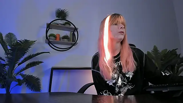 Snapshot of LexiWenford chatting on February 26, 2:37 am LexiWenford online show from February 26, 2:37 am