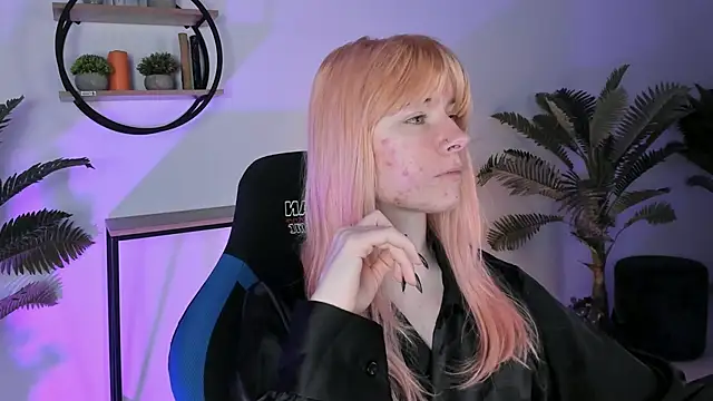 Snapshot of LexiWenford chatting on March 3, 2:36 am LexiWenford online show from March 3, 2:36 am